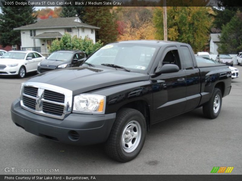 Front 3/4 View of 2005 Dakota ST Club Cab 4x4