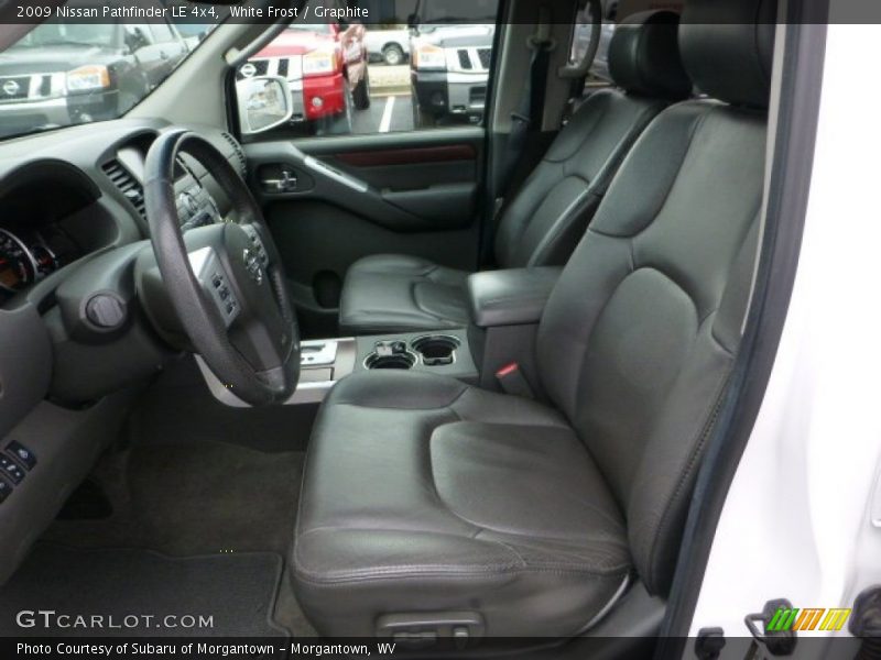 Front Seat of 2009 Pathfinder LE 4x4