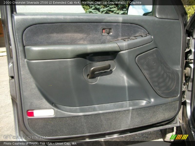Door Panel of 2000 Silverado 2500 LS Extended Cab 4x4