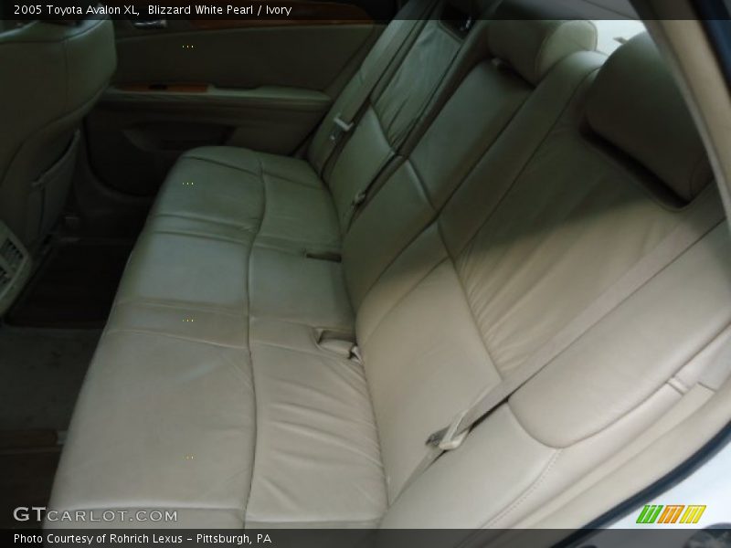 Blizzard White Pearl / Ivory 2005 Toyota Avalon XL