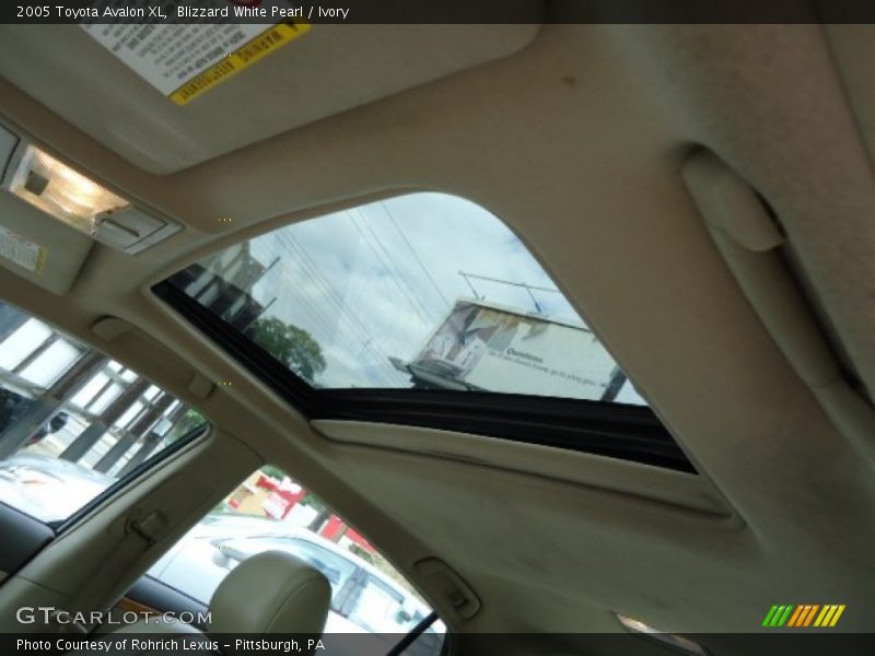 Blizzard White Pearl / Ivory 2005 Toyota Avalon XL