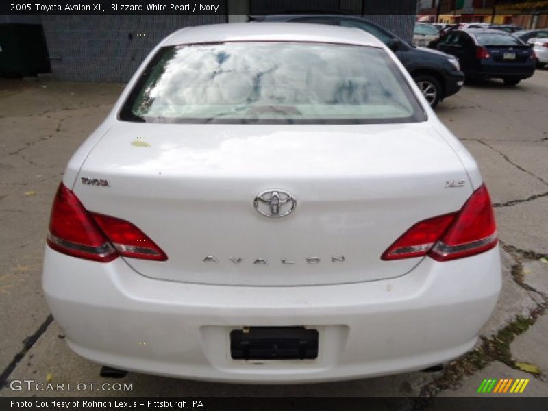 Blizzard White Pearl / Ivory 2005 Toyota Avalon XL