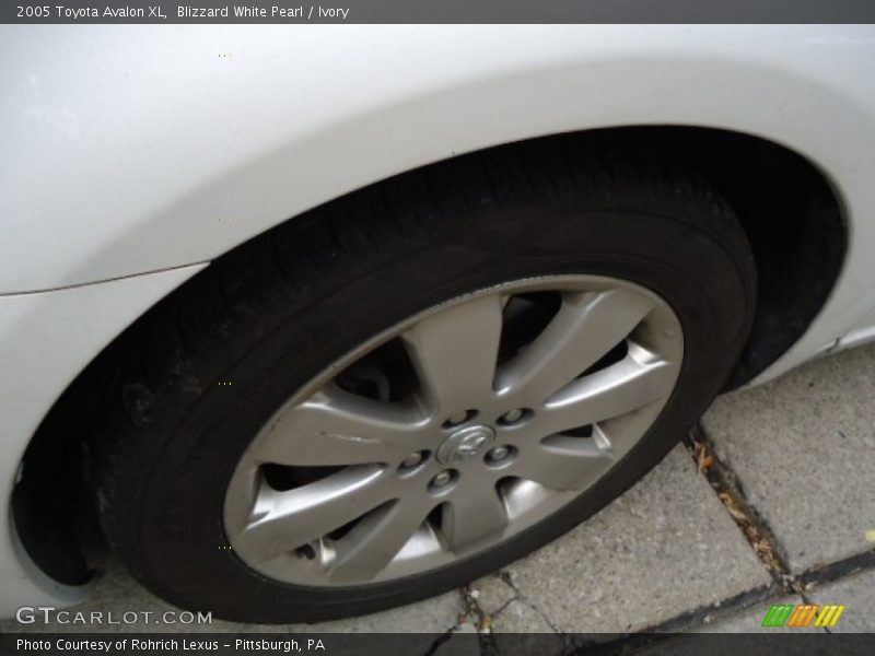 Blizzard White Pearl / Ivory 2005 Toyota Avalon XL