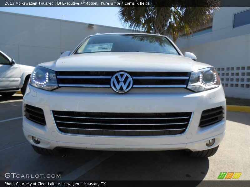 Pure White / Cornsilk Beige 2013 Volkswagen Touareg TDI Executive 4XMotion