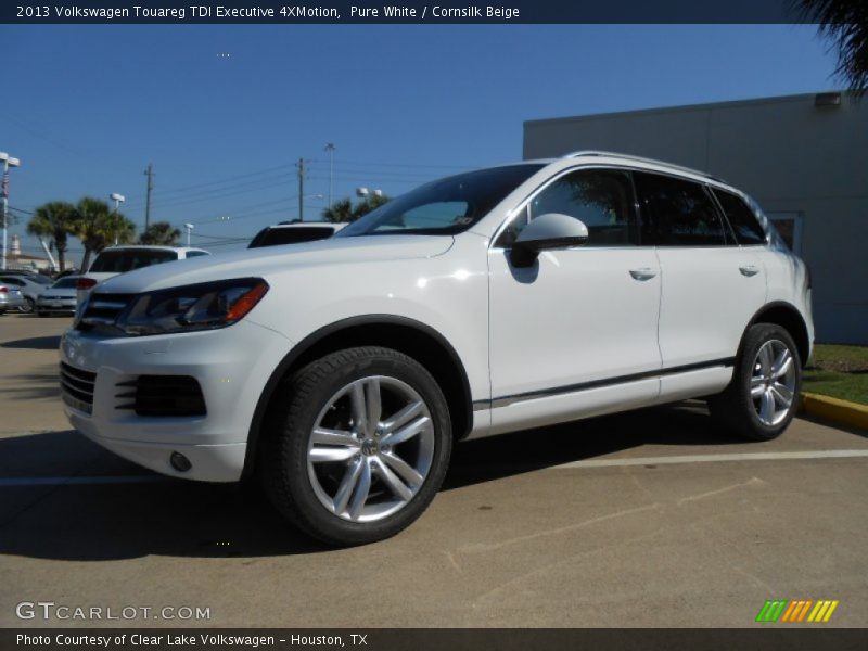 Pure White / Cornsilk Beige 2013 Volkswagen Touareg TDI Executive 4XMotion