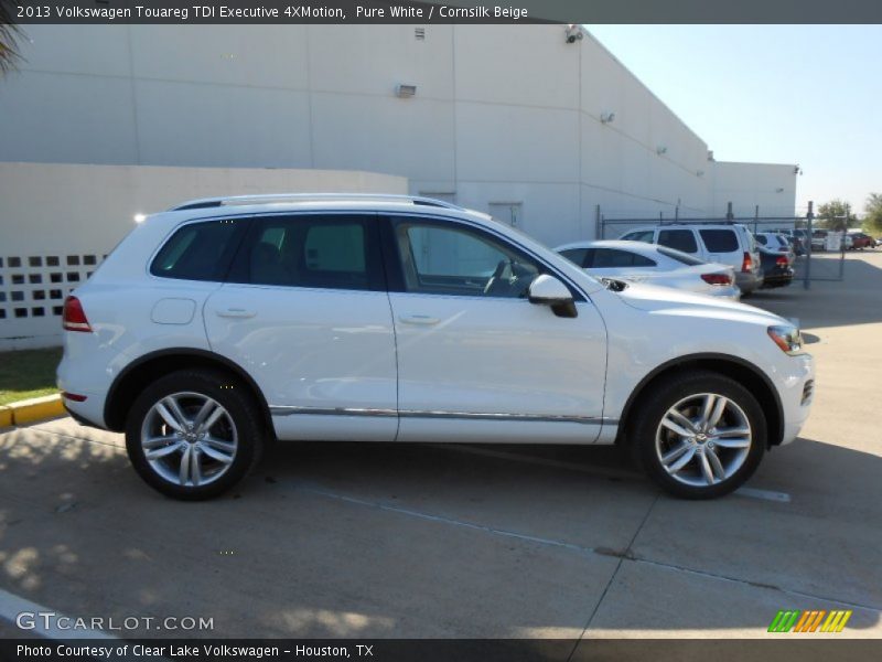 Pure White / Cornsilk Beige 2013 Volkswagen Touareg TDI Executive 4XMotion