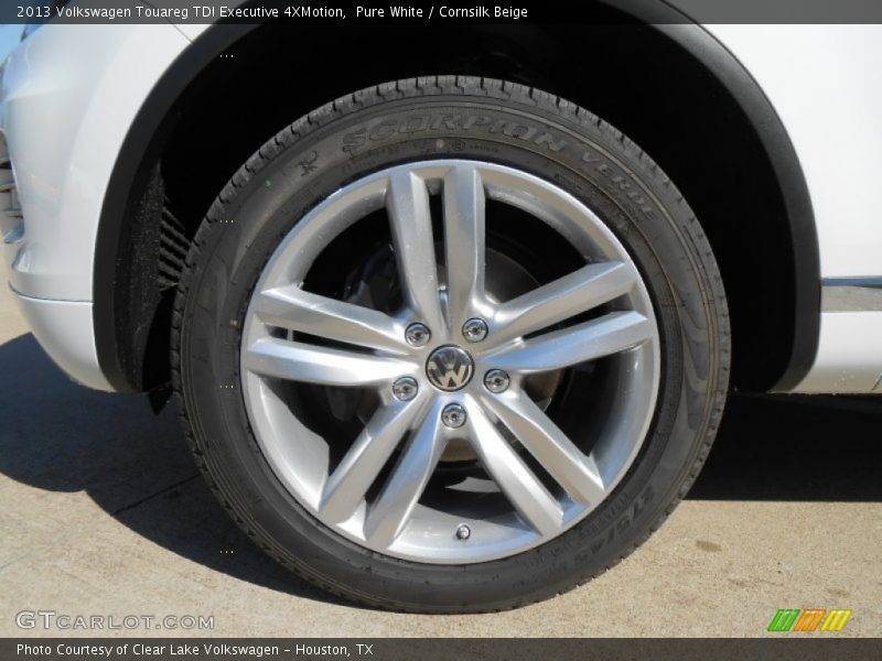 Pure White / Cornsilk Beige 2013 Volkswagen Touareg TDI Executive 4XMotion