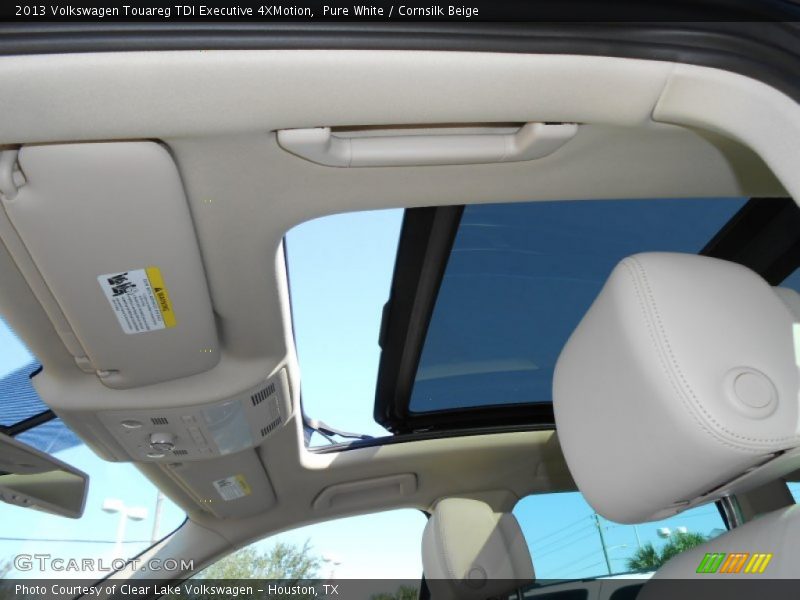 Pure White / Cornsilk Beige 2013 Volkswagen Touareg TDI Executive 4XMotion