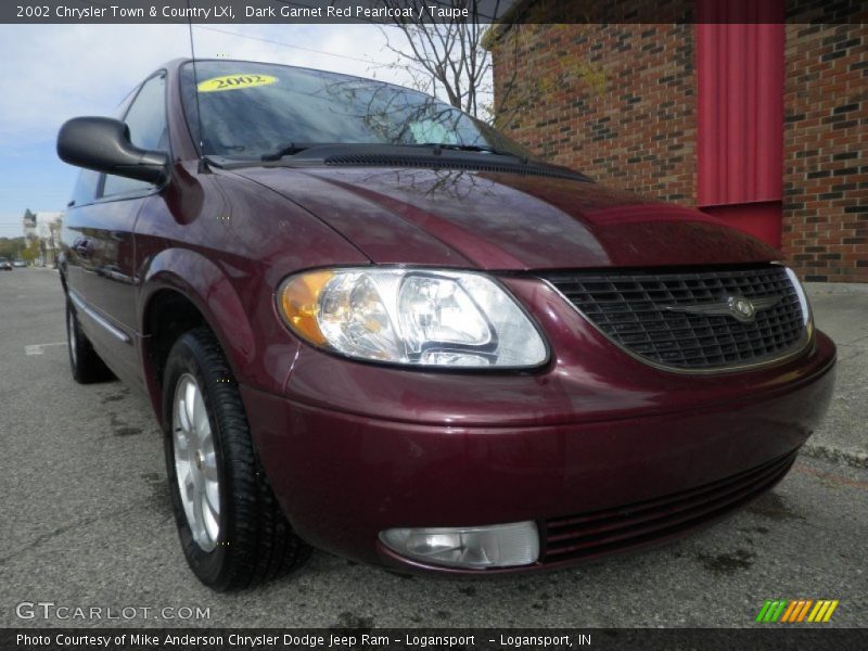 Front 3/4 View of 2002 Town & Country LXi