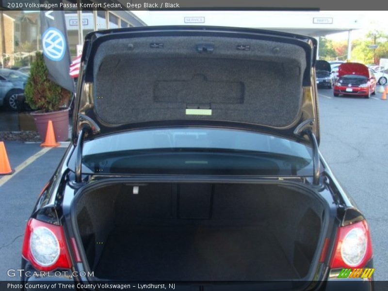 Deep Black / Black 2010 Volkswagen Passat Komfort Sedan