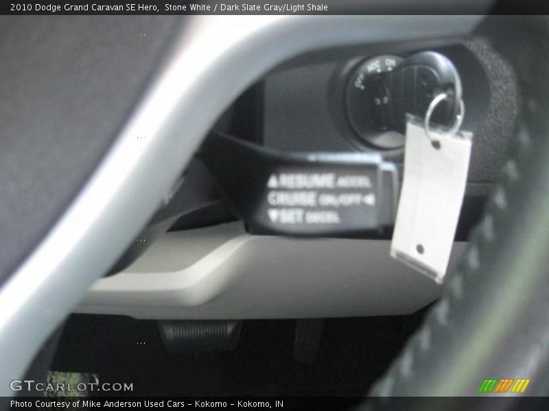 Stone White / Dark Slate Gray/Light Shale 2010 Dodge Grand Caravan SE Hero