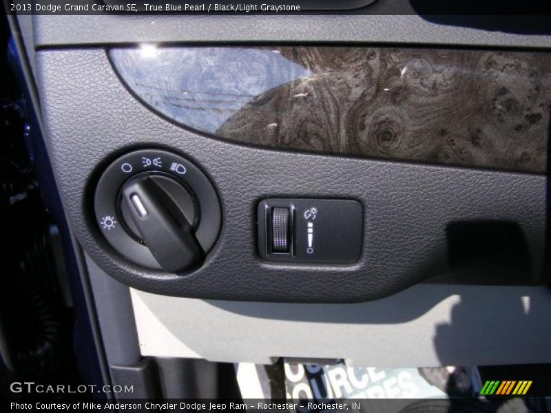 True Blue Pearl / Black/Light Graystone 2013 Dodge Grand Caravan SE
