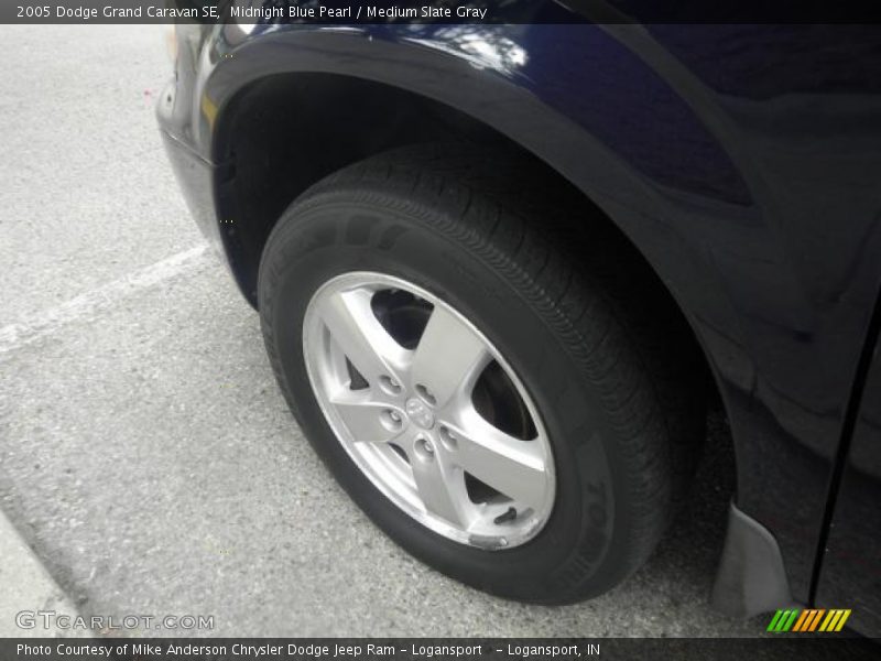 Midnight Blue Pearl / Medium Slate Gray 2005 Dodge Grand Caravan SE