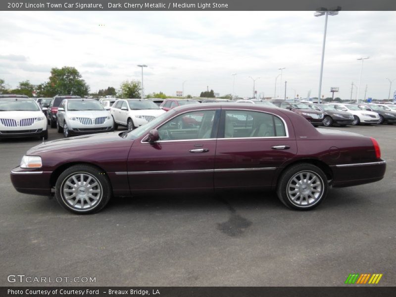  2007 Town Car Signature Dark Cherry Metallic