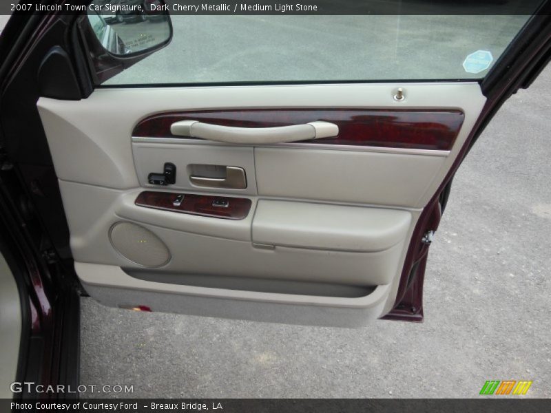 Dark Cherry Metallic / Medium Light Stone 2007 Lincoln Town Car Signature