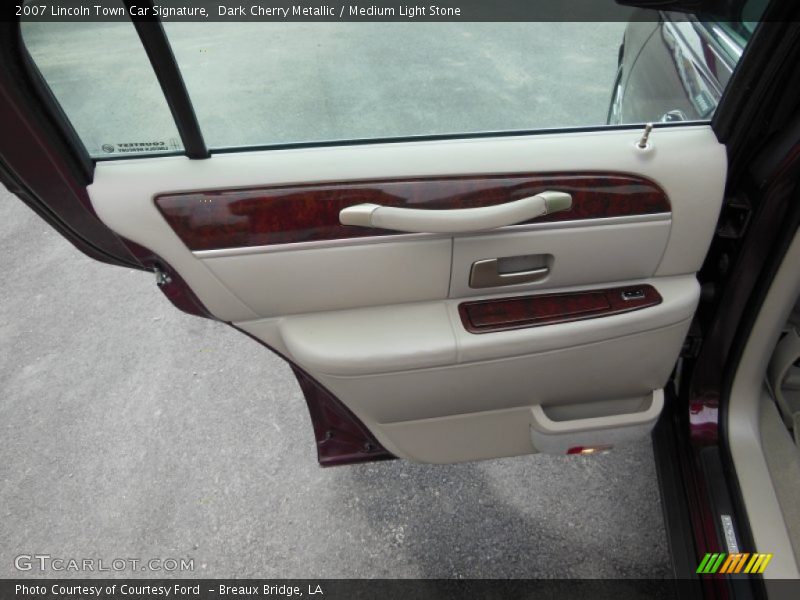 Dark Cherry Metallic / Medium Light Stone 2007 Lincoln Town Car Signature
