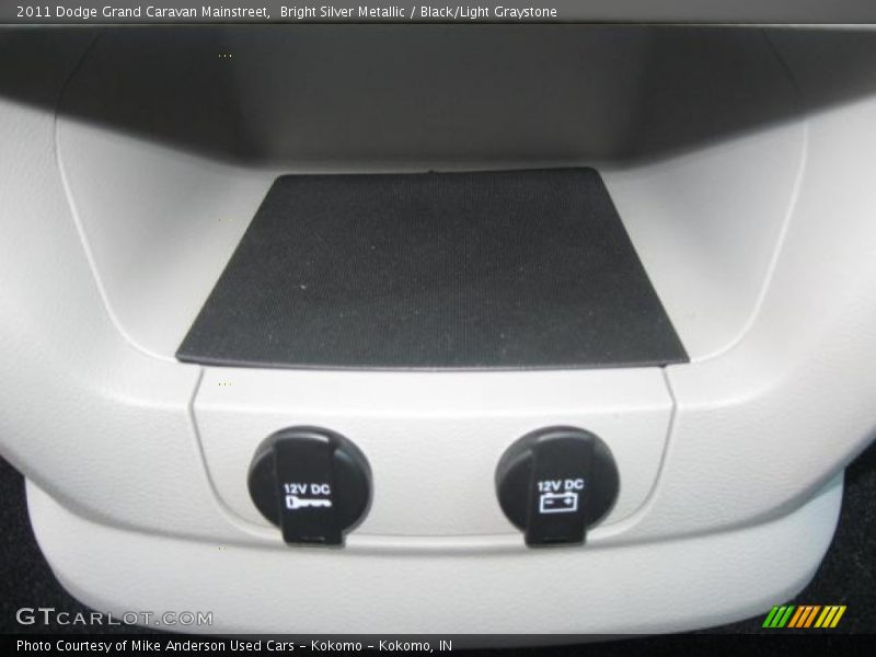 Bright Silver Metallic / Black/Light Graystone 2011 Dodge Grand Caravan Mainstreet