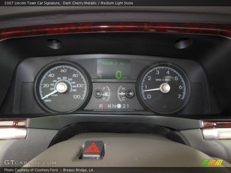 Dark Cherry Metallic / Medium Light Stone 2007 Lincoln Town Car Signature