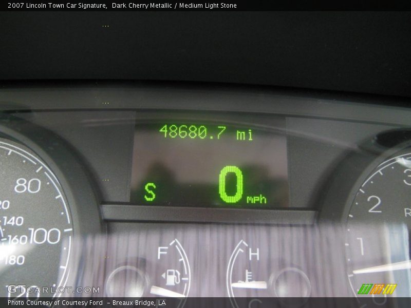 Dark Cherry Metallic / Medium Light Stone 2007 Lincoln Town Car Signature