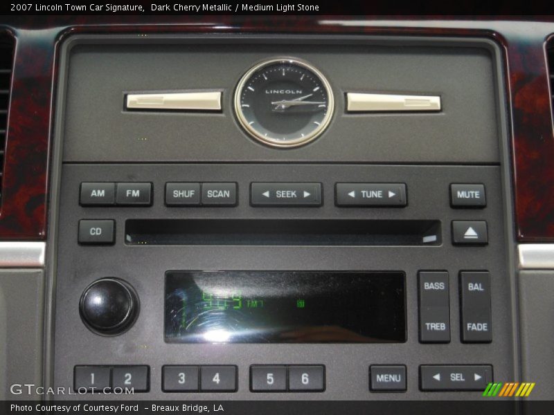 Dark Cherry Metallic / Medium Light Stone 2007 Lincoln Town Car Signature