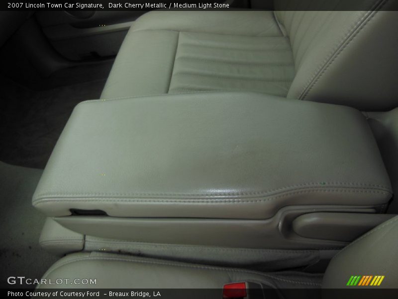 Dark Cherry Metallic / Medium Light Stone 2007 Lincoln Town Car Signature