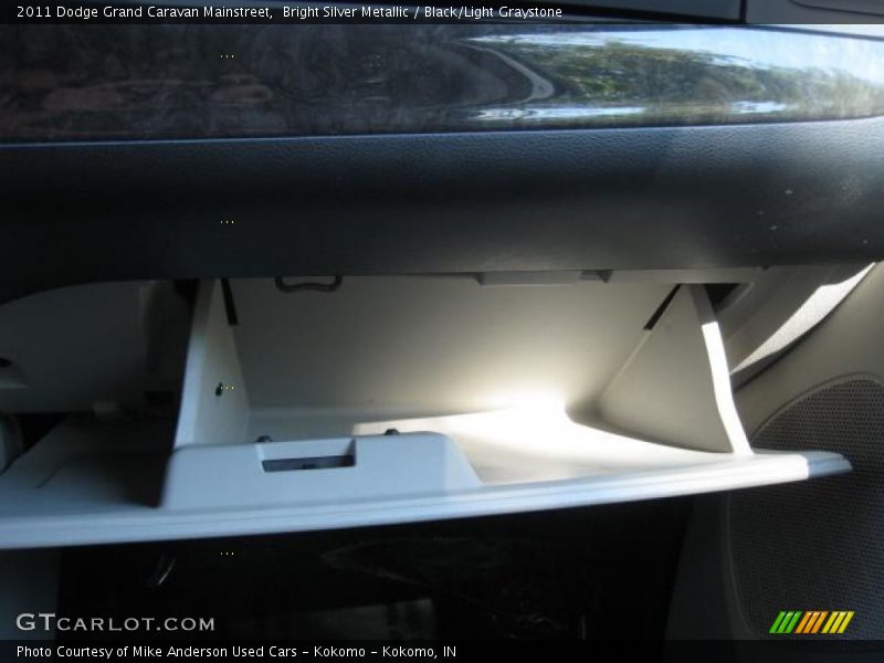 Bright Silver Metallic / Black/Light Graystone 2011 Dodge Grand Caravan Mainstreet