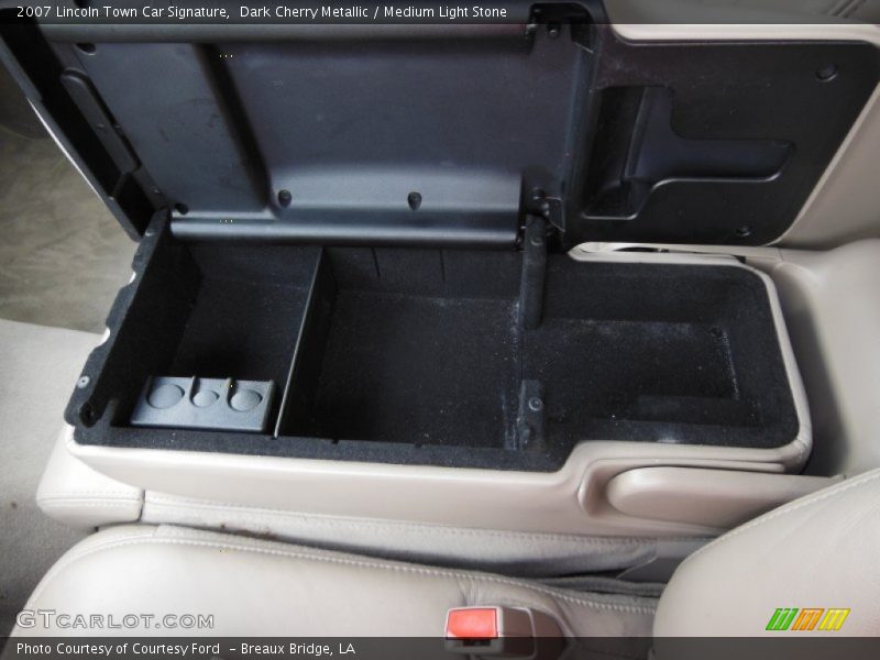 Dark Cherry Metallic / Medium Light Stone 2007 Lincoln Town Car Signature