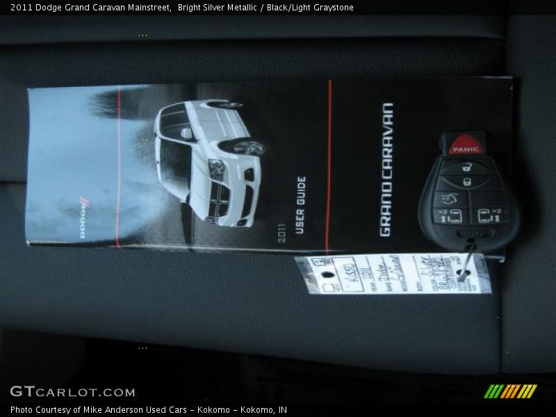 Bright Silver Metallic / Black/Light Graystone 2011 Dodge Grand Caravan Mainstreet