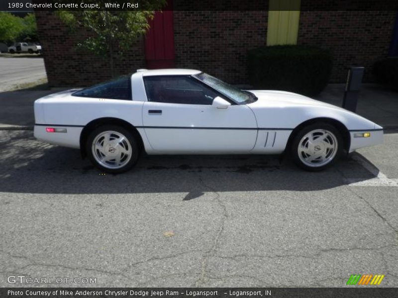 White / Red 1989 Chevrolet Corvette Coupe