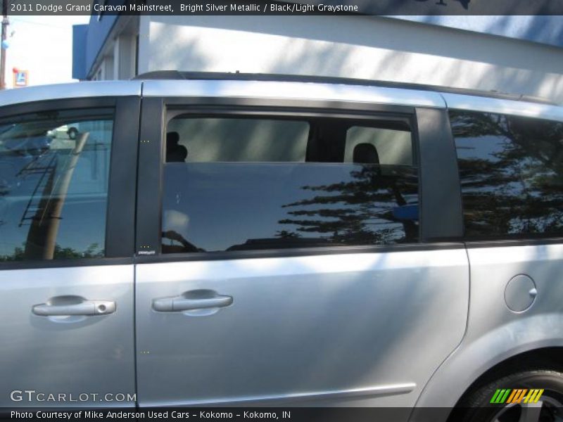 Bright Silver Metallic / Black/Light Graystone 2011 Dodge Grand Caravan Mainstreet