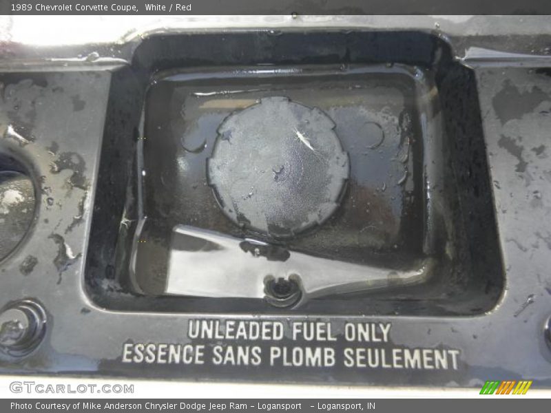White / Red 1989 Chevrolet Corvette Coupe