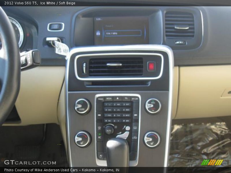 Ice White / Soft Beige 2012 Volvo S60 T5