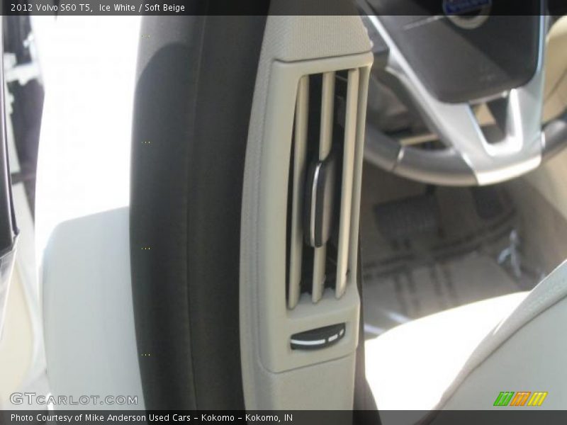 Ice White / Soft Beige 2012 Volvo S60 T5