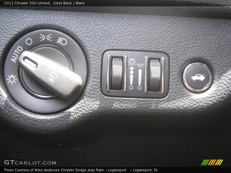 Gloss Black / Black 2011 Chrysler 300 Limited