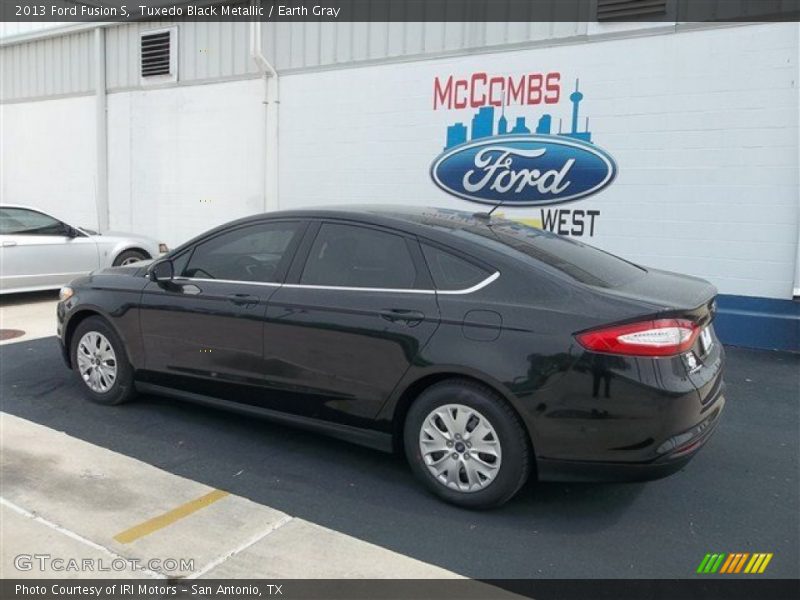 Tuxedo Black Metallic / Earth Gray 2013 Ford Fusion S