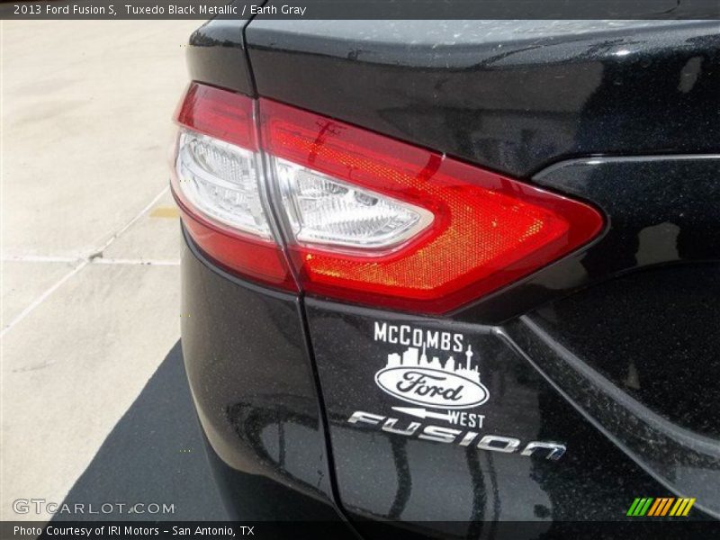 Tuxedo Black Metallic / Earth Gray 2013 Ford Fusion S