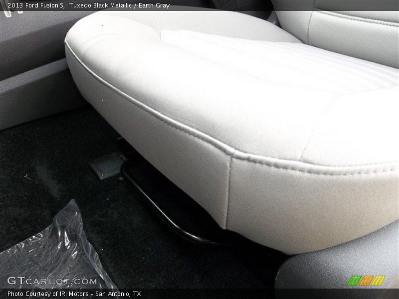 Tuxedo Black Metallic / Earth Gray 2013 Ford Fusion S