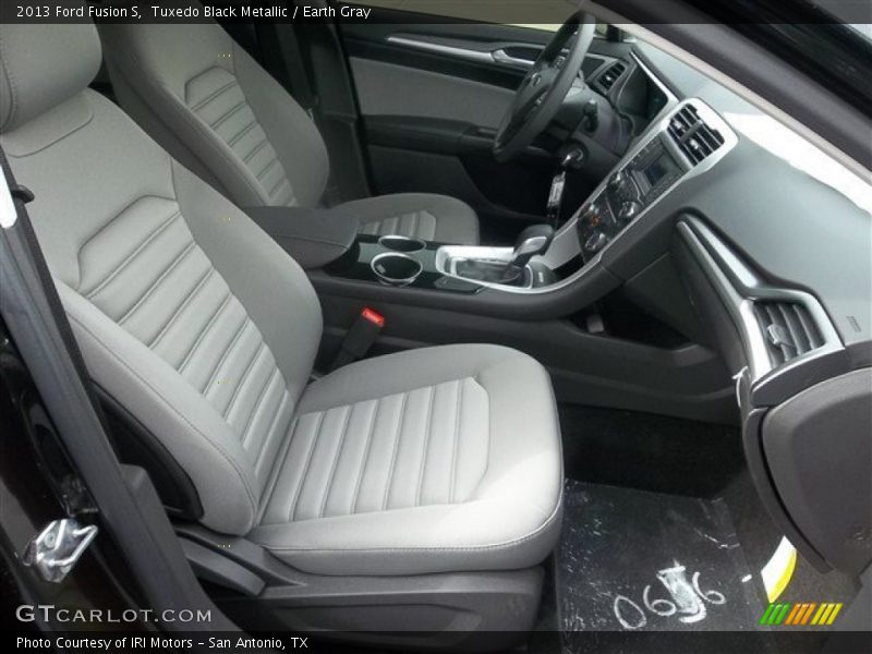  2013 Fusion S Earth Gray Interior