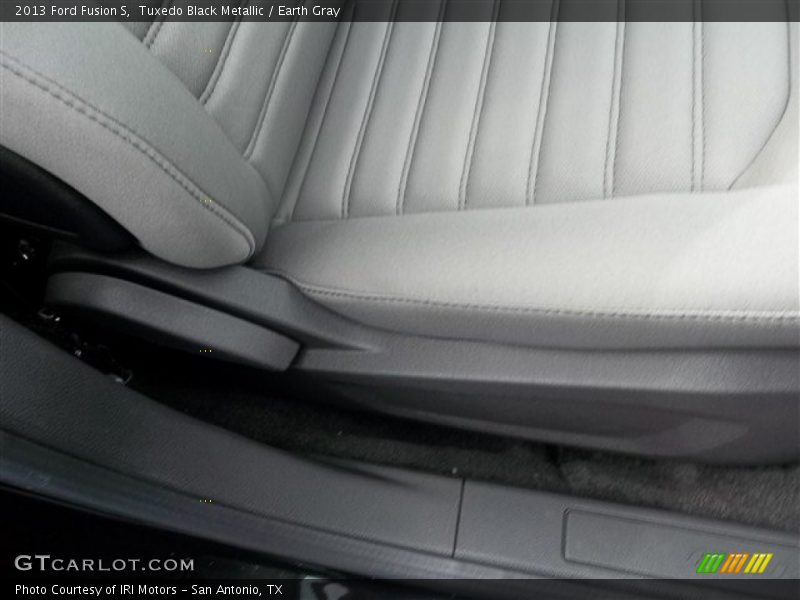 Tuxedo Black Metallic / Earth Gray 2013 Ford Fusion S