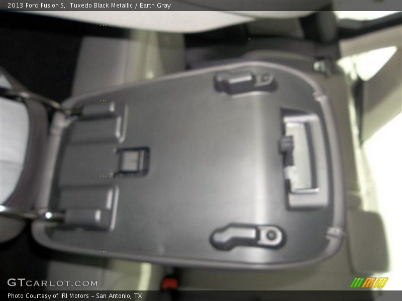Tuxedo Black Metallic / Earth Gray 2013 Ford Fusion S