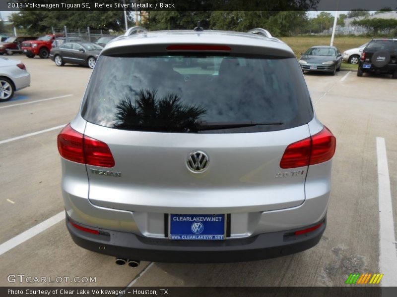 Reflex Silver Metallic / Black 2013 Volkswagen Tiguan SE