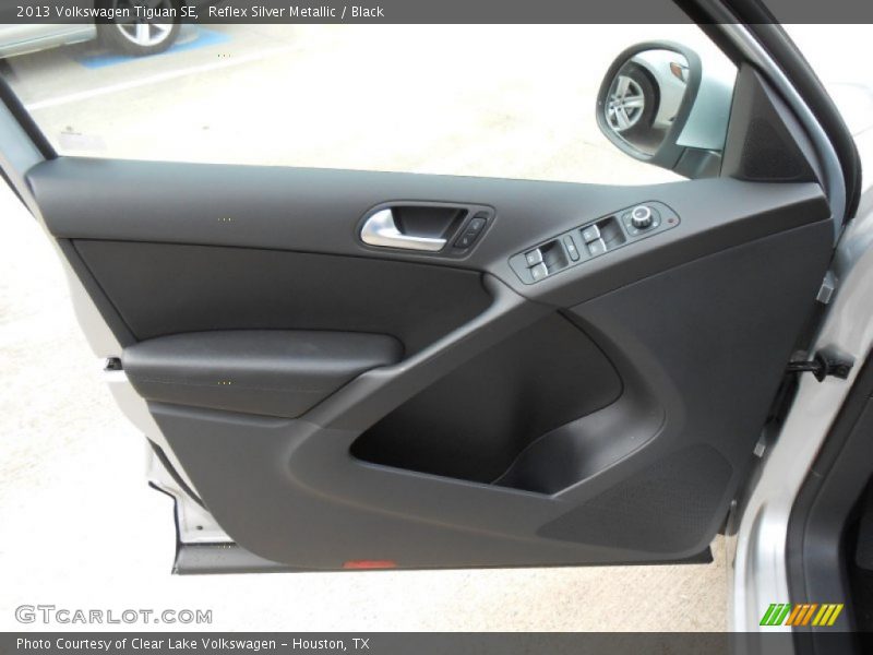 Reflex Silver Metallic / Black 2013 Volkswagen Tiguan SE