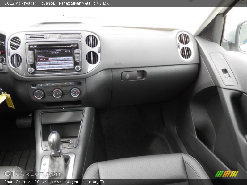 Reflex Silver Metallic / Black 2013 Volkswagen Tiguan SE