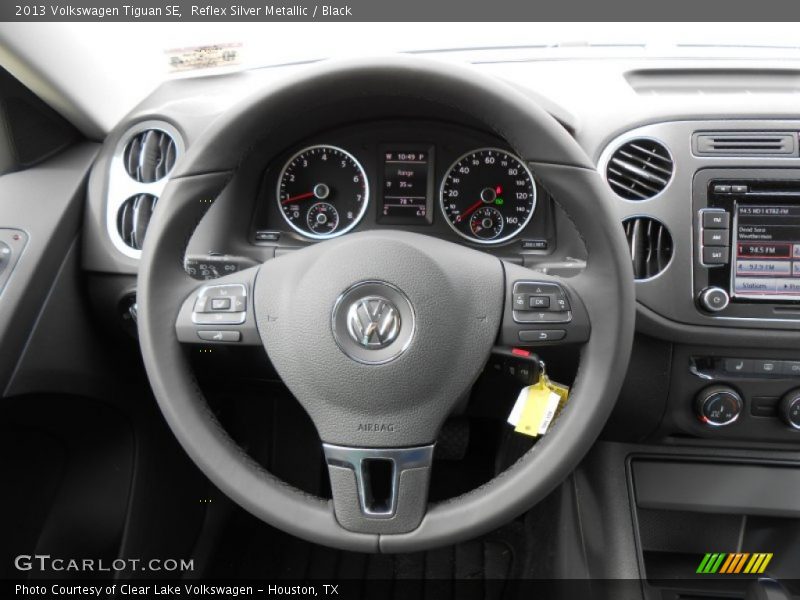 Reflex Silver Metallic / Black 2013 Volkswagen Tiguan SE