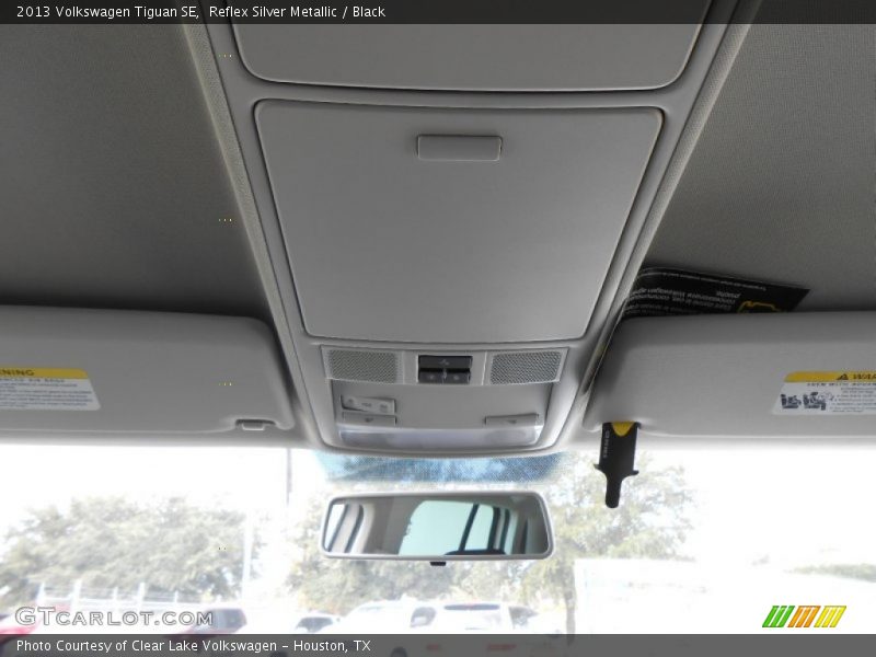 Reflex Silver Metallic / Black 2013 Volkswagen Tiguan SE