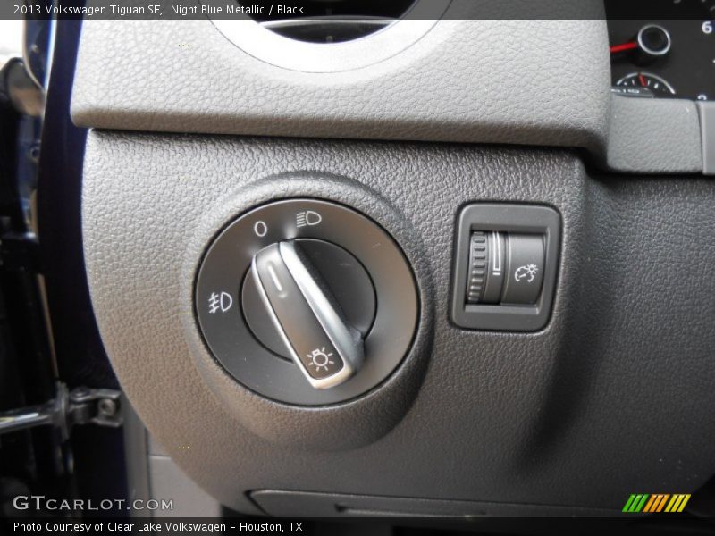 Night Blue Metallic / Black 2013 Volkswagen Tiguan SE