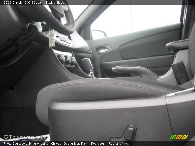 Black / Black 2013 Chrysler 200 S Sedan