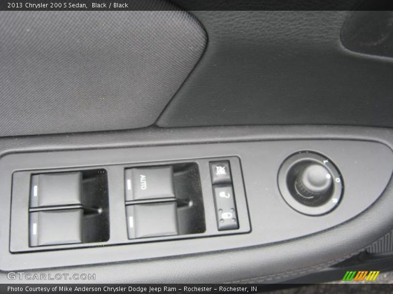 Black / Black 2013 Chrysler 200 S Sedan