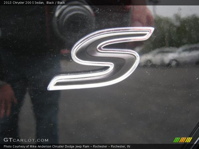 Black / Black 2013 Chrysler 200 S Sedan