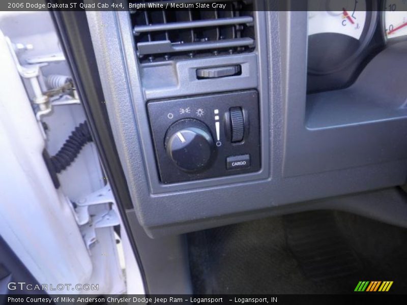 Bright White / Medium Slate Gray 2006 Dodge Dakota ST Quad Cab 4x4